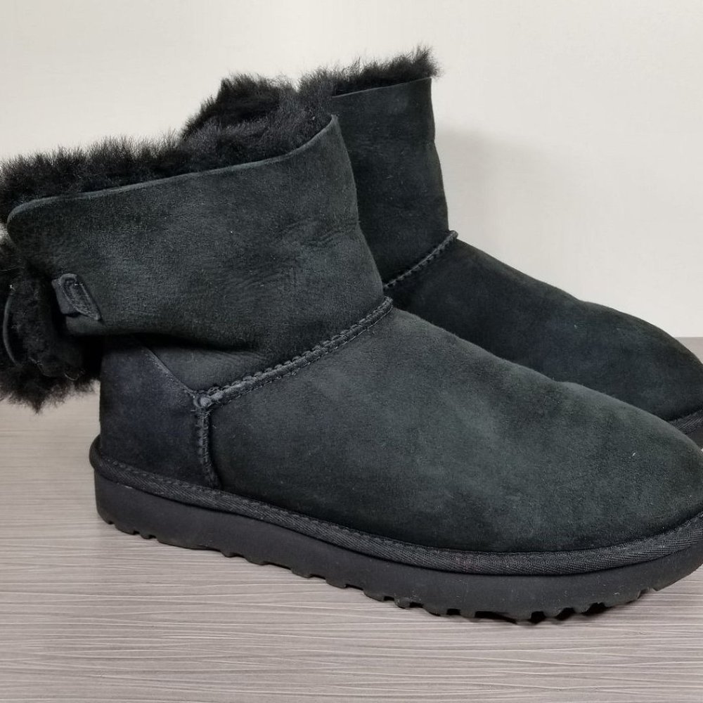 UGG Arielle Genuine Shearling Bootie, Black Suede, Womens Size 9 / 40